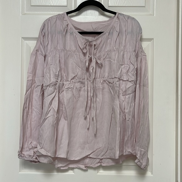 Ruched V neck Blouse🌸 3 for $25. - Picture 9 of 11
